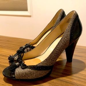 Fabulous Anne Klein tweed & patent leather heel with tassel detail & wedge 10